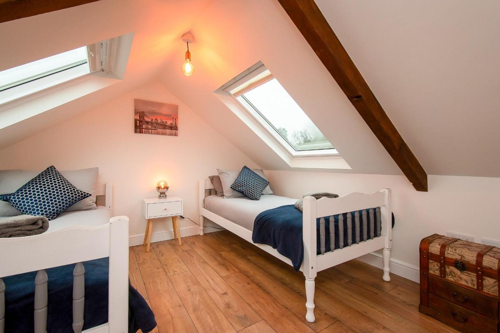 Casa One Hundred - A Beautiful 4 Bed House On The Beach Front Swansea Exterior photo